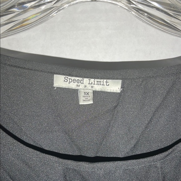 Speed Limit 98 Black Cap Sleeve Relaxed Blouse - Picture 2 of 13